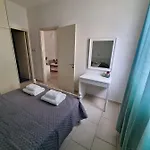 Cosy One Bedroom In Apartment *