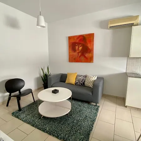 Cosy One Bedroom In *