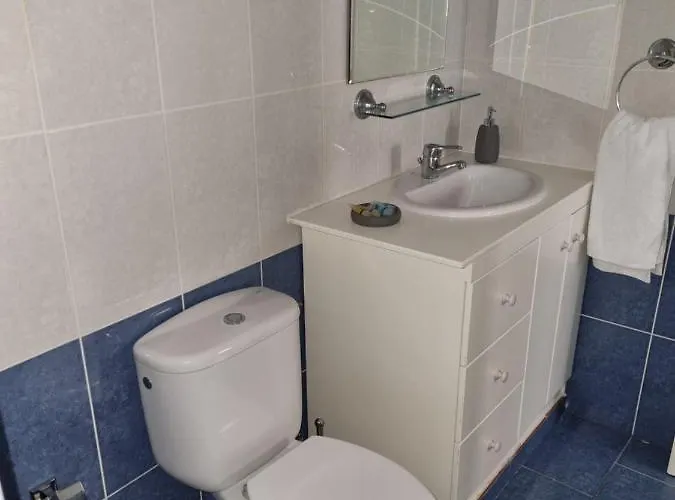 Cosy One Bedroom In פאפוס