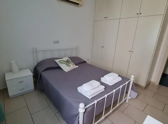 Cosy One Bedroom In פאפוס