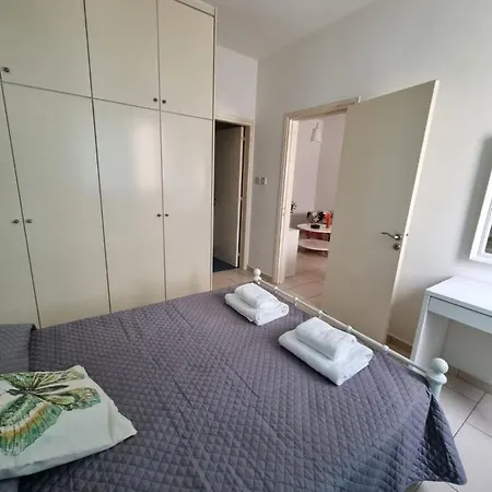 Cosy One Bedroom In * 파포스